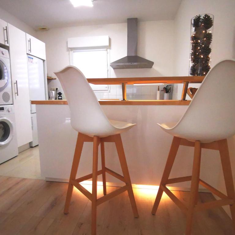 Appartement 90 m2 avec parking terrasse balcons, proche du port et plages - Apartment mit 2 Schlafzimmern - 12