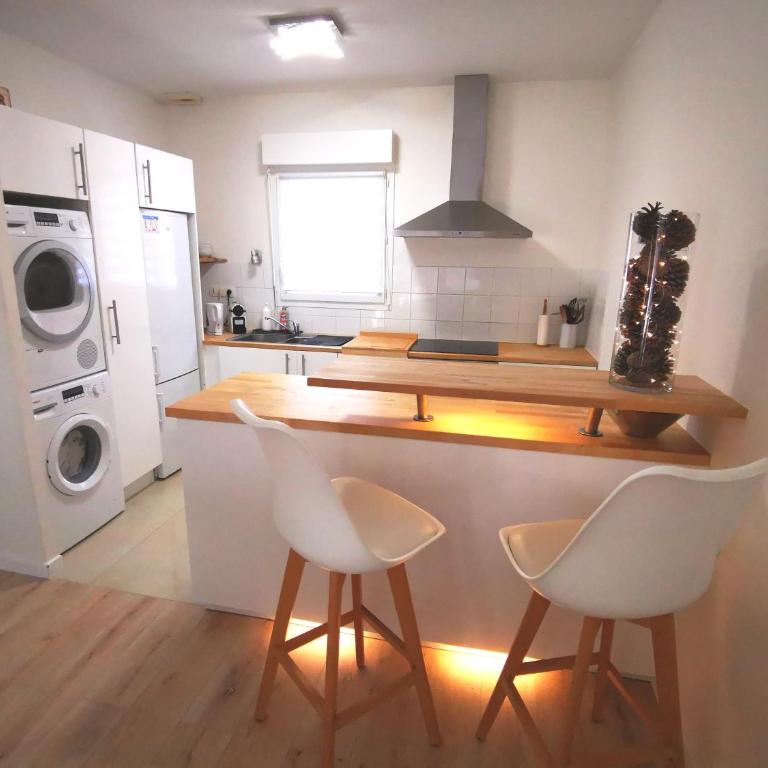 Appartement 90 m2 avec parking terrasse balcons, proche du port et plages - Apartment mit 2 Schlafzimmern - 13