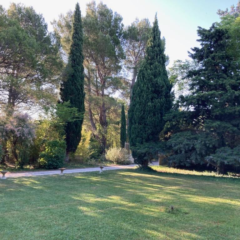 Villa 10 mins a pieds du centre de L Isle sur la Sorgue - Four-Bedroom Vacation Home - 29