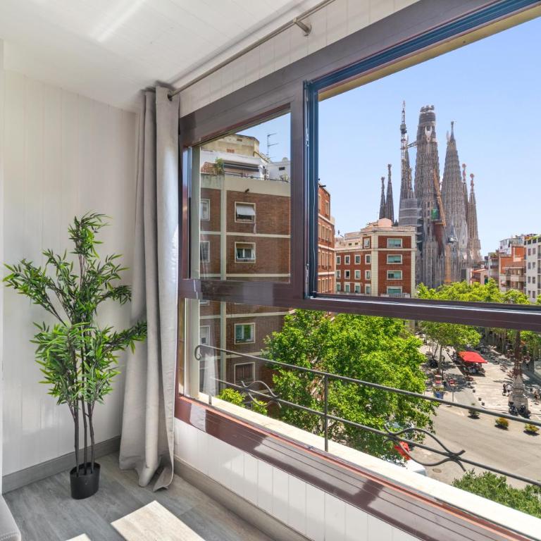 Suite Home Sagrada Familia - Three-Bedroom Apartment with Sagrada Familia View - 2