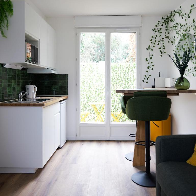 Studio entièrement rénové avec patio - 2 personnes - Studio - 4