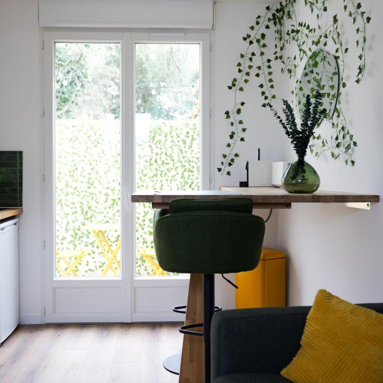 Studio entièrement rénové avec patio - 2 personnes - Studio - 8
