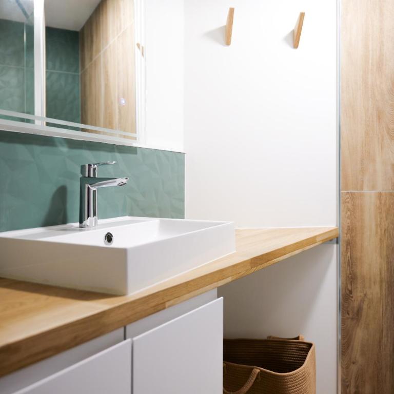 Studio entièrement rénové avec patio - 2 personnes - Studio - 11