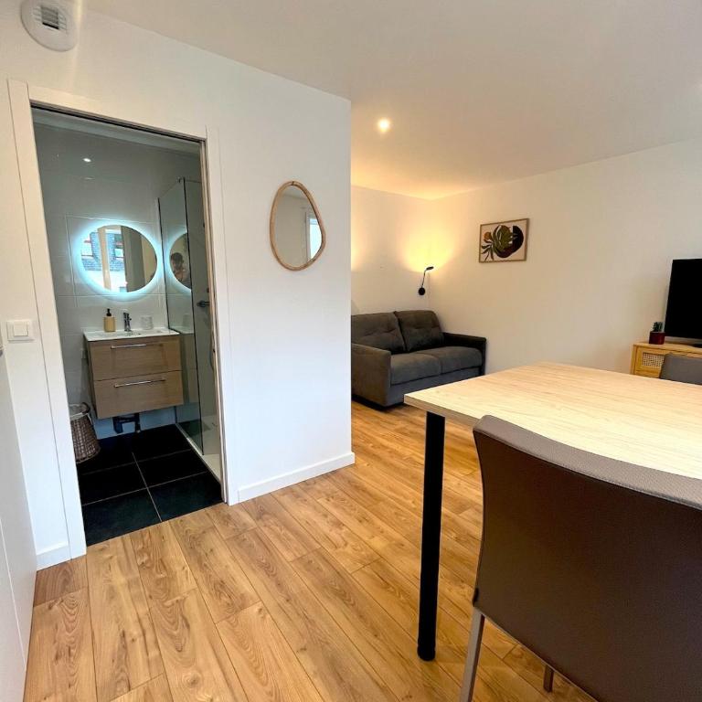 Studio cosy rénové en plein coeur du bourg - One-Bedroom Apartment - 4
