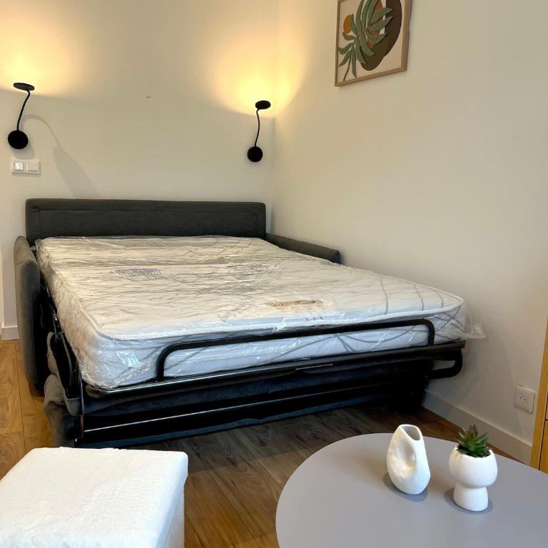 Studio cosy rénové en plein coeur du bourg - One-Bedroom Apartment - 10