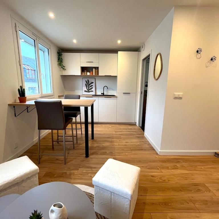 Studio cosy rénové en plein coeur du bourg - One-Bedroom Apartment - 12