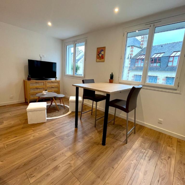 Studio cosy rénové en plein coeur du bourg - One-Bedroom Apartment - 13