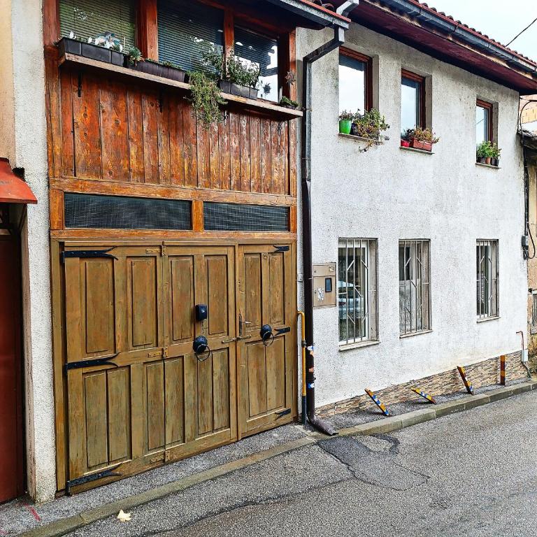 LuxApart Bjelave City Centar free parking - Deluxe Apartment - 2