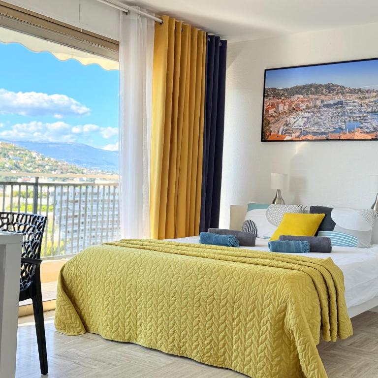 My Resid Appart Marina vue la Colline des Mimosas - Studio with Mountain View - 2