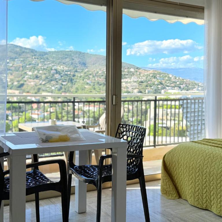 My Resid Appart Marina vue la Colline des Mimosas - Studio with Mountain View - 4