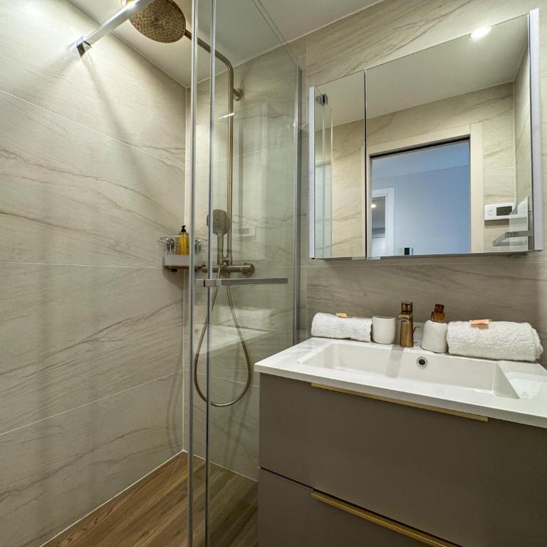 LUXURY EQUINOX 3 Bedrooms - Apartment - 25