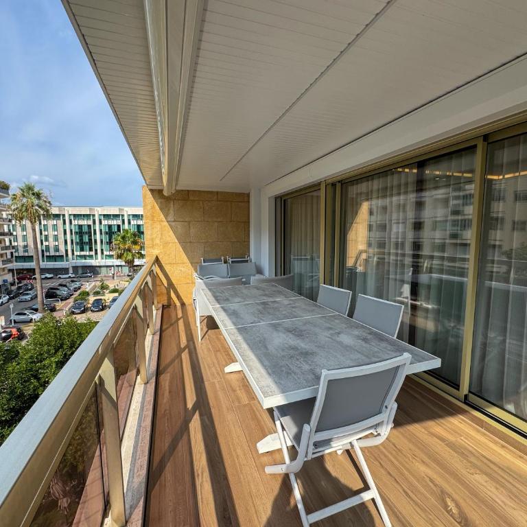 LUXURY EQUINOX 3 Bedrooms - Apartment - 14