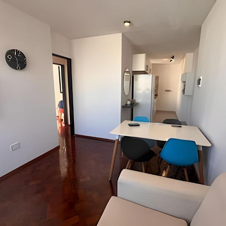Bello depto con cochera - Apartamento de 2 dormitorios - 11