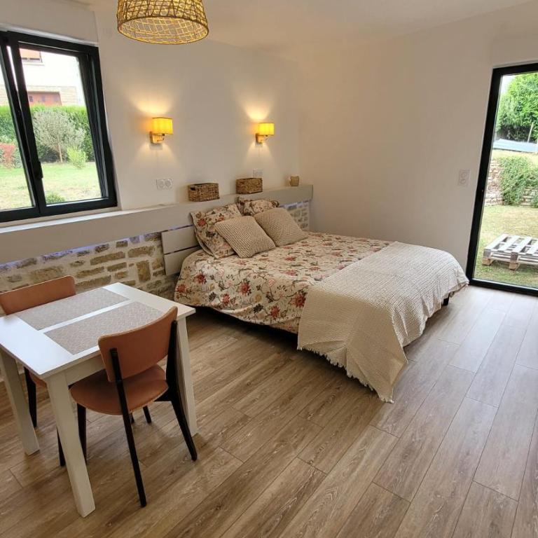 Demeure Cosy & Table d'Hôtes à Cahors - Chambre d'hôte climatisée- Studio La Pause Cadurcienne - Studio avec Vue sur Jardin - 1