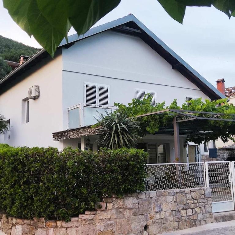 Sunny Holiday House with Sea View & Private Garden - Four-Bedroom Vacation Home - 28