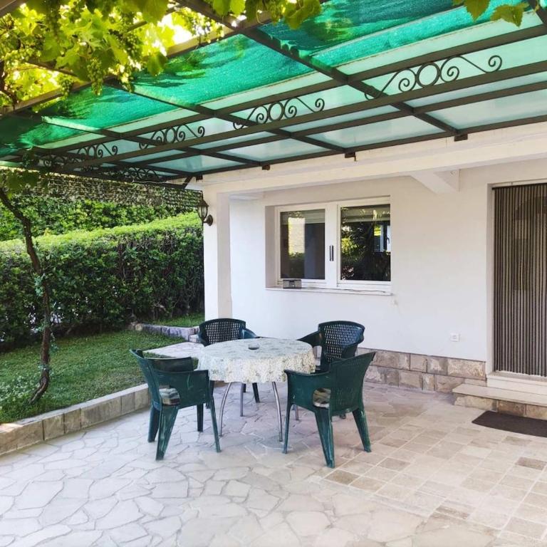 Sunny Holiday House with Sea View & Private Garden - Four-Bedroom Vacation Home - 25