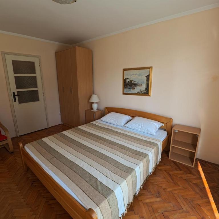 Sunny Holiday House with Sea View & Private Garden - Four-Bedroom Vacation Home - 8