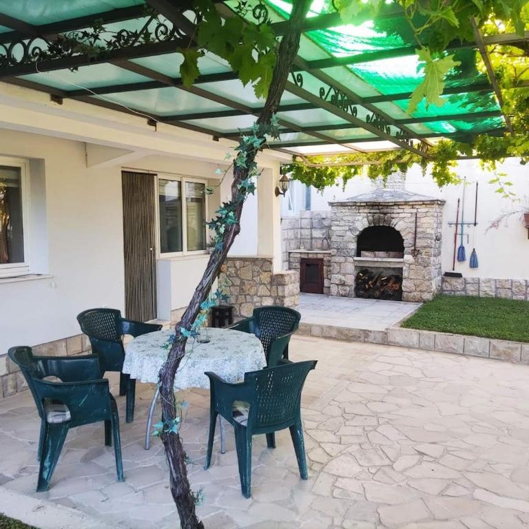 Sunny Holiday House with Sea View & Private Garden - Four-Bedroom Vacation Home - 23