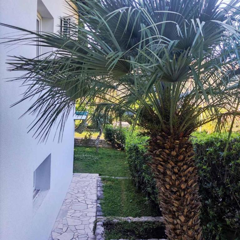 Sunny Holiday House with Sea View & Private Garden - Four-Bedroom Vacation Home - 34