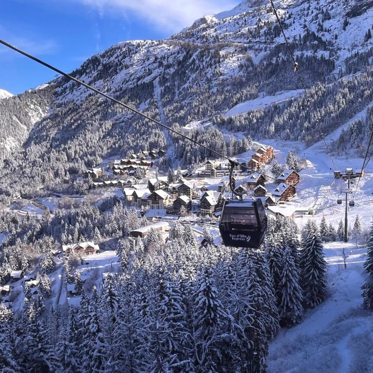 Chalet Le Sabot by OzAlpes - Sauna - 90m télécabine - parking privé - Maison de Vacances - 47