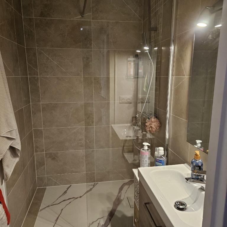 Charmant appartement à Paris Metro Nations - Appartamento con 1 Camera da Letto - 9