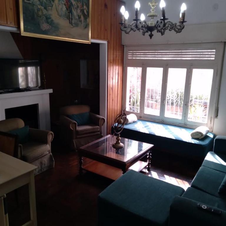 La Dorada , Casa entera en Excelente Zona Residencial con cochera techada y parrillero - Casa de 3 dormitorios - 4