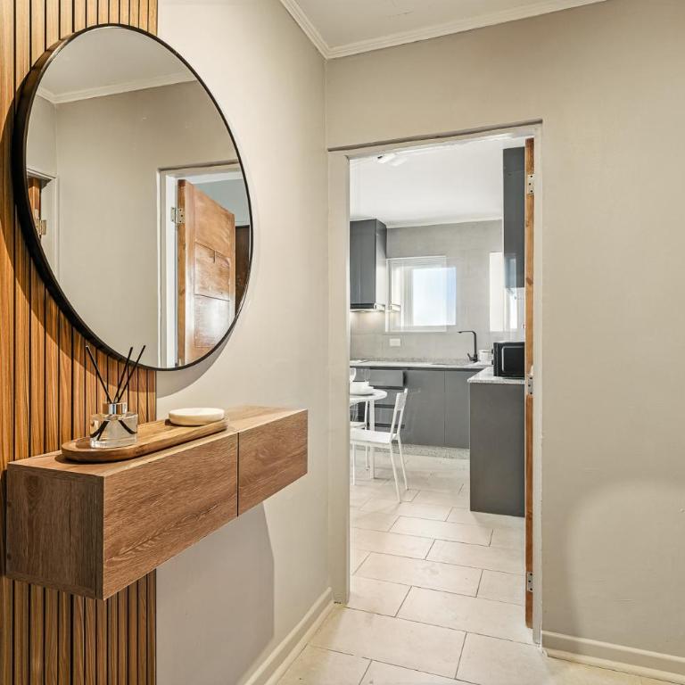 Departamento moderno a pasos de Parque Arauco y Metro Manquehue - Two-Bedroom Apartment with City View - 4