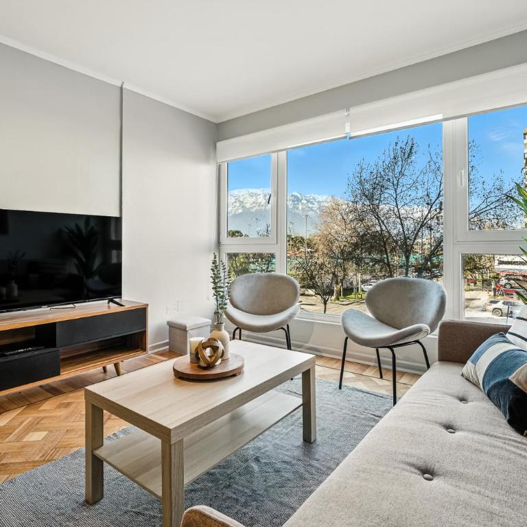 Departamento moderno a pasos de Parque Arauco y Metro Manquehue - Two-Bedroom Apartment with City View - 1