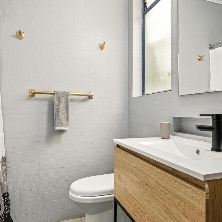 Departamento moderno a pasos de Parque Arauco y Metro Manquehue - Two-Bedroom Apartment - 4