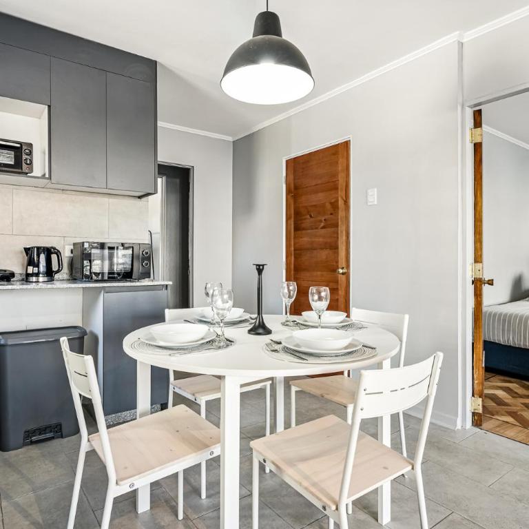 Departamento moderno a pasos de Parque Arauco y Metro Manquehue - Two-Bedroom Apartment with City View - 8