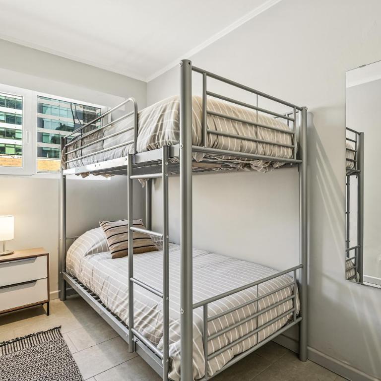Departamento moderno a pasos de Parque Arauco y Metro Manquehue - Two-Bedroom Apartment with City View - 9
