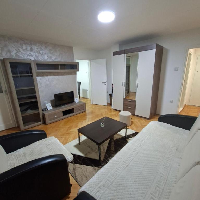 Apartman Pesic Niš - Two-Bedroom Apartment - 1