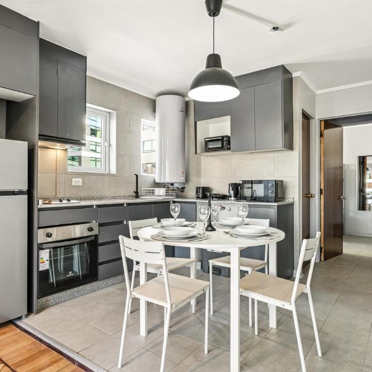 Departamento moderno a pasos de Parque Arauco y Metro Manquehue - Two-Bedroom Apartment with City View - 12