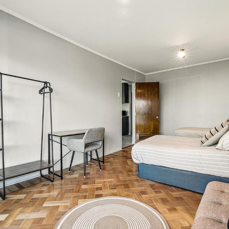 Departamento moderno a pasos de Parque Arauco y Metro Manquehue - Two-Bedroom Apartment with City View - 13