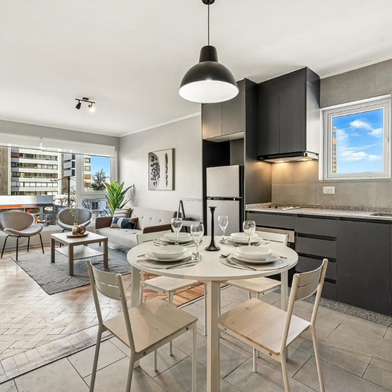 Departamento moderno a pasos de Parque Arauco y Metro Manquehue - Two-Bedroom Apartment with City View - 14