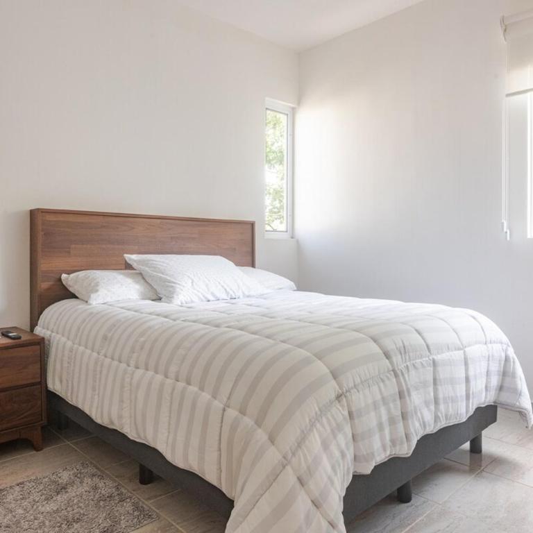 Modern apartment near the sea Pool WiFi AC - Two-Bedroom Apartment - 4