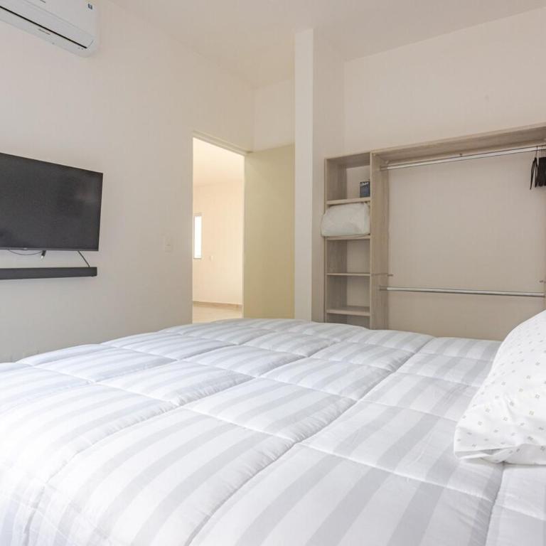Modern apartment near the sea Pool WiFi AC - Two-Bedroom Apartment - 8