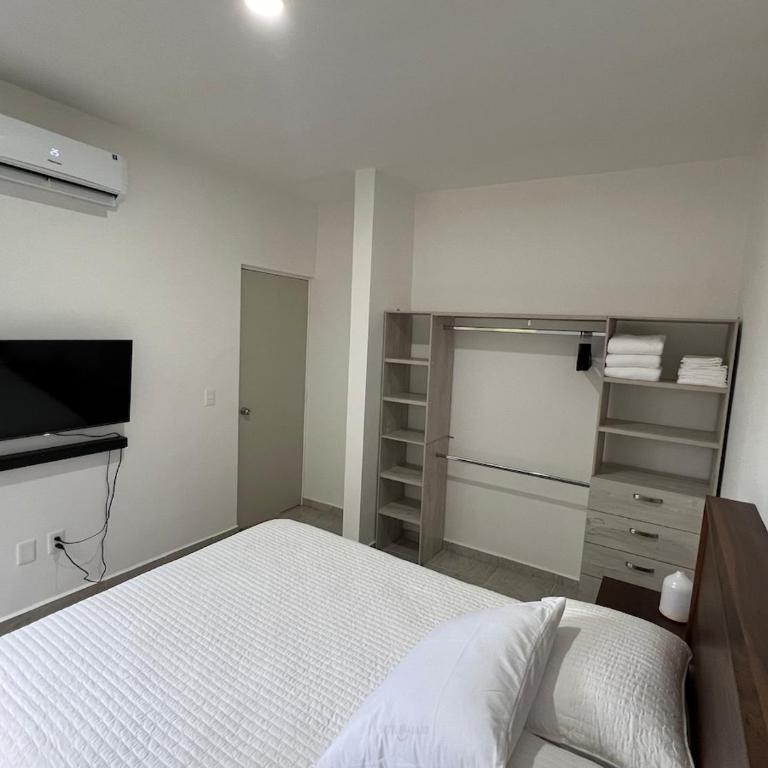 Modern apartment near the sea Pool WiFi AC - Two-Bedroom Apartment - 12
