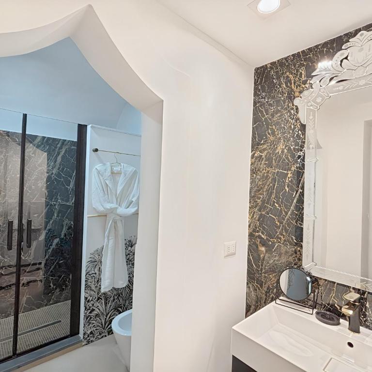 IL Moresco Luxury - King Suite with Spa Bath - 7