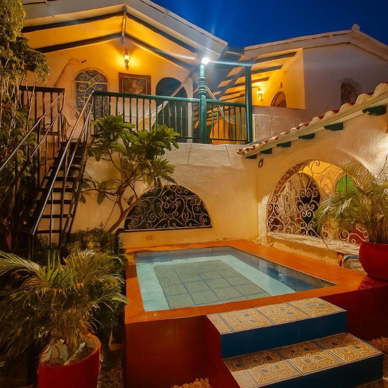 Hotel Rodadero Casa Paula - Family Room with Balcony - 5