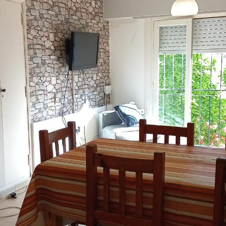 departamento tres amb con cochera interna a solo una cuadra de la playa - Two-Bedroom Apartment - 2