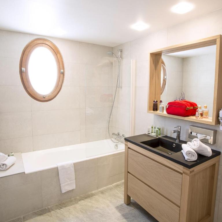 Cristal Hôtel & Spa - Chambre Double Privilège - Accès Gratuit au Spa - 1