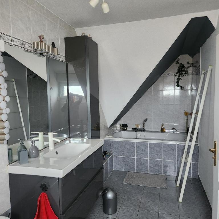 Appartement cosy à 5mn du Parc des Expositions - Apartment mit 2 Schlafzimmern und Terrasse - 13