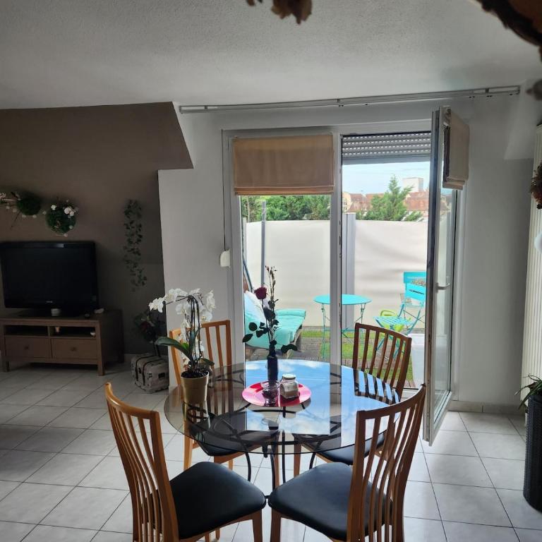 Appartement cosy à 5mn du Parc des Expositions - Apartment mit 2 Schlafzimmern und Terrasse - 9