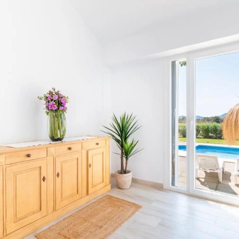 Mallorquin Oasis with natural pool 5min from the beach - Villa - 8