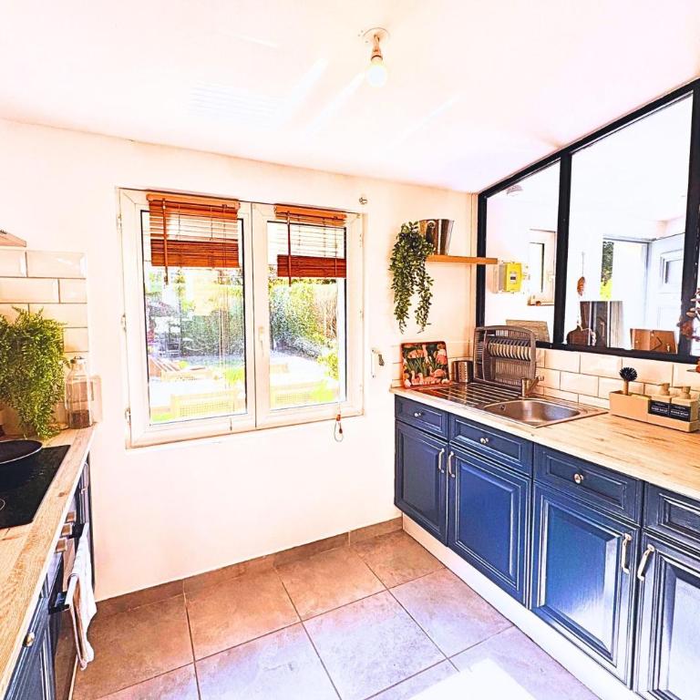 Maison Langevin 2-Bedroom House with Cozy Garden & Patio - Maison 2 Chambres - 8