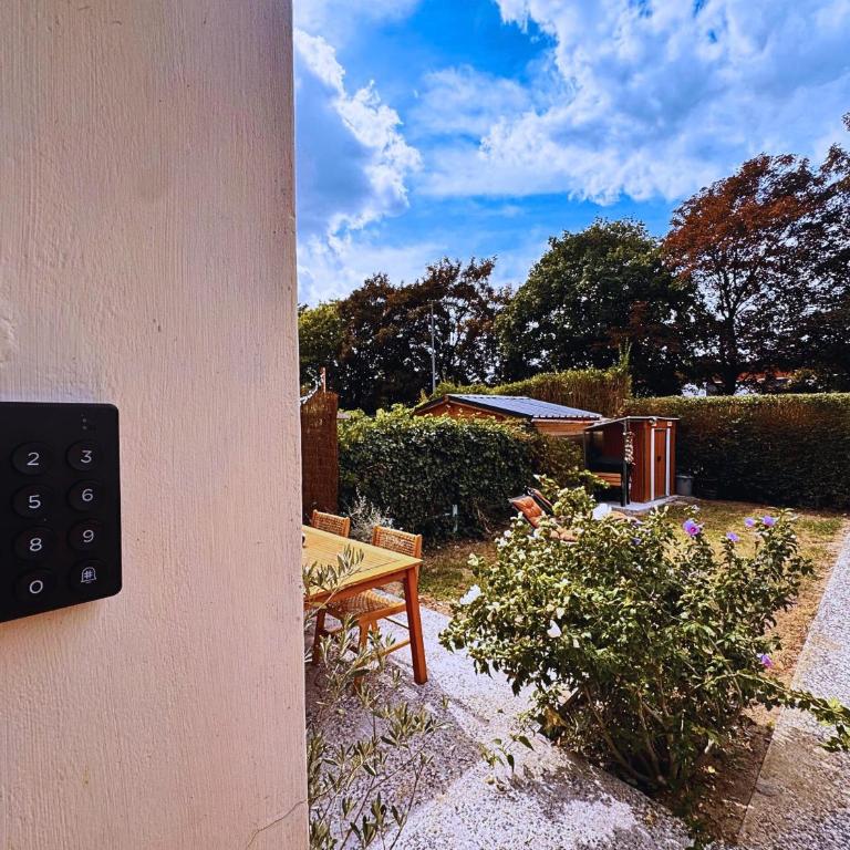 Maison Langevin 2-Bedroom House with Cozy Garden & Patio - Maison 2 Chambres - 24