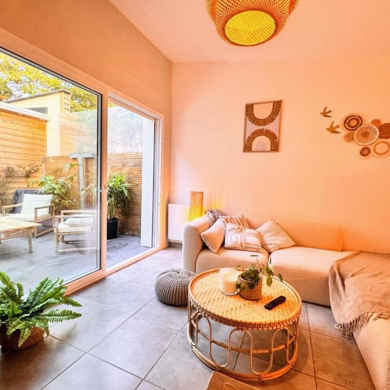 Maison Langevin 2-Bedroom House with Cozy Garden & Patio - Maison 2 Chambres - 13