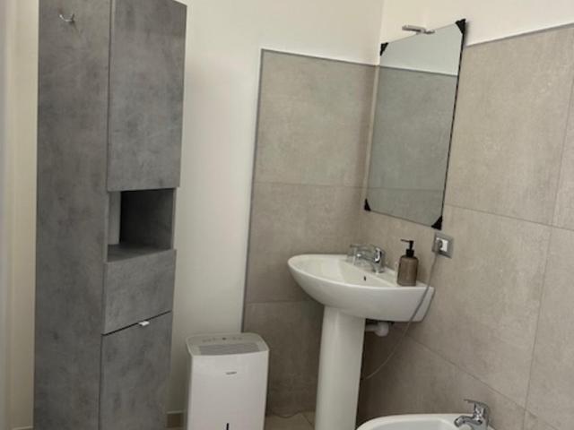 Affittacamere EROI - Camera Doppia con Letti Singoli con Bagno Privato - 1