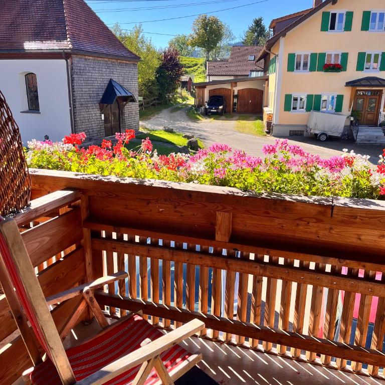 Goldiger Hirsch Pension mit Gemeinschaftsküche - Doppelzimmer mit Balkon - 3